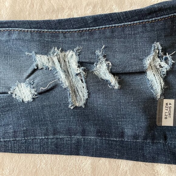 NEW. Women's Size 4 short, Levi's 711,  Distressed, Dark Wash, Hypersoft jeans. - Picture 8 of 15